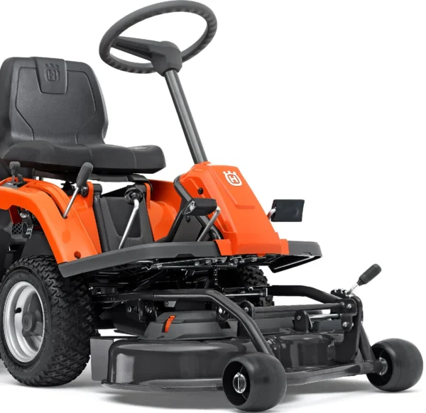Husqvarna R 112C mit Mähdeck Combi 85 – Winterpaket mit Schneeschild, Gummileiste und Schneeketten – Modell 2025 - Afbeelding 3