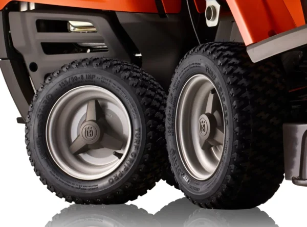 Husqvarna R 112C mit Mähdeck Combi 85 – Winterpaket mit Schneeschild, Gummileiste und Schneeketten – Modell 2025 - Afbeelding 5
