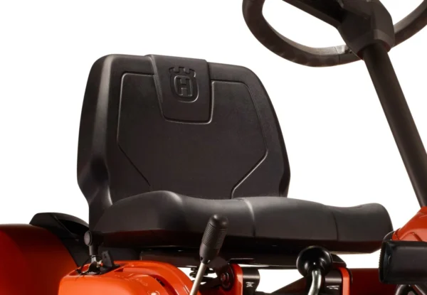Husqvarna R 112C mit Mähdeck Combi 85 – Winterpaket mit Schneeschild, Gummileiste und Schneeketten – Modell 2025 - Afbeelding 2