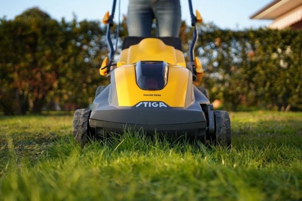 Stiga Cortacésped de batería Combi 344e Kit - Imagen 10