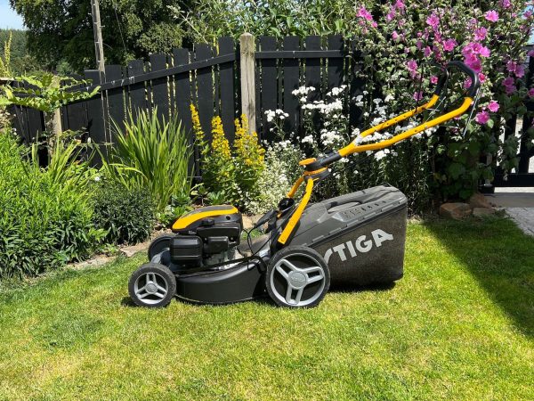 Stiga Combi 748 S Self-Propelled Petrol Lawn Mower - Image 3