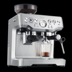 the Barista Express™ con jarra de leche térmica